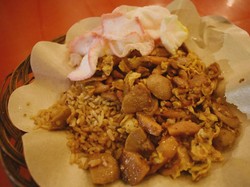 Super Komplet! Nasi Goreng Gila Semua Isian Diaduk Jadi Satu