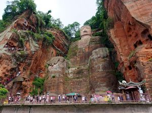 Inilah Patung Buddha Terbesar Sedunia dari China