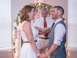 Romantis! Tak Hanya Dilamar, Wanita Ini Juga Dikejutkan dengan Pernikahan