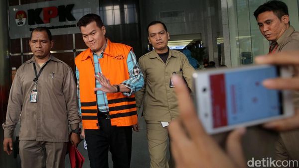 Pemeriksaan Lanjutan Andi Narogong