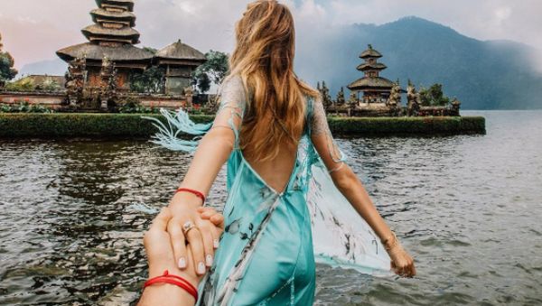 Fotografer Ini 6 Tahun Setia Abadikan Punggung Istri Cantiknya