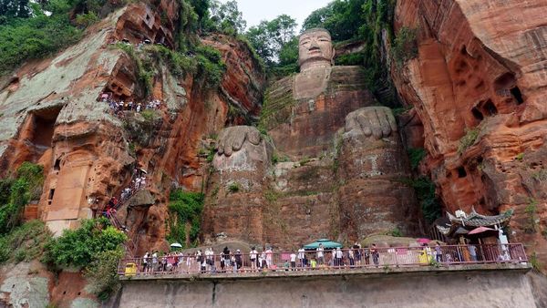 Foto: Patung Buddha Raksasa Terbesar di Dunia