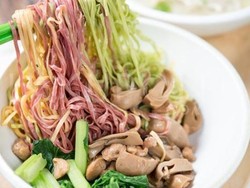 Enak Tapi Sehat, Mie Ayam warna-warni Ini Dibuat dari Sayuran!