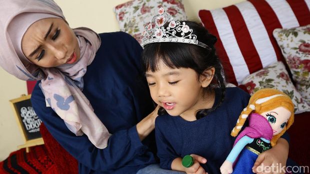 Tips Agar Anak Nggak 'Drama' Saat Dititipkan di Daycare Pertama Kali 