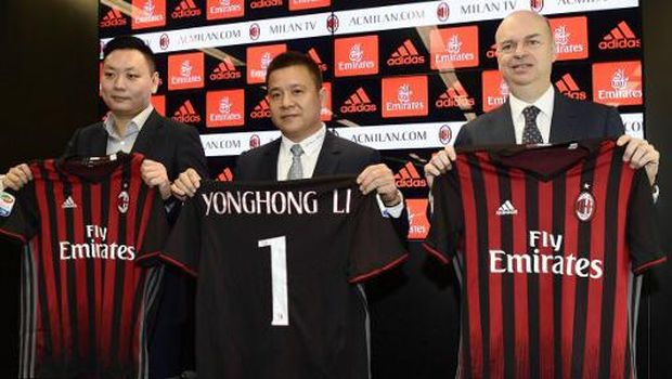 Chinese businessman and new owner of the AC Milan football club Yonghong Li (C) poses with Italian businessman Marco Fassone (R) and Rossoneri Sport Investment Lux representative David Han Li during a press conference to present the new board of the AC Milan football club on April 14, 2017 in Milan.Serie A giants AC Milan were sold to Rossoneri Sport Investment Lux yesterday in a deal which sees the Chinese-led consortium take a 99.9% stake in the club. The seven-time European champions who are Italy's most succcessful club in international competition, have been owned by former three-time Italy prime minister Silvio Berlusconi since 1986. A joint statement by AC Milan's holding company Fininvest and Rossoneri Sport Investment Lux said on April 13, 2017 : 