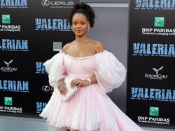 Pretty in Pink! Rihanna Memesona Bak Balerina di Premiere Valerian