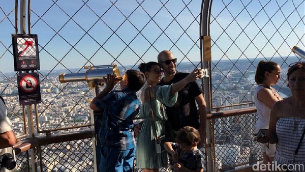 Foto: Perjuangan Menggapai Puncak Menara Eiffel