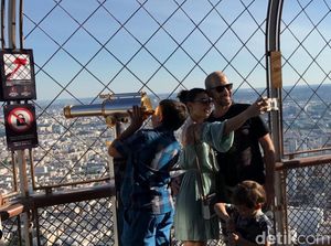 Foto: Perjuangan Menggapai Puncak Menara Eiffel