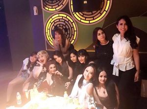 Foto Pretty Asmara saat Party Bersama Rekannya Sebelum Ditangkap