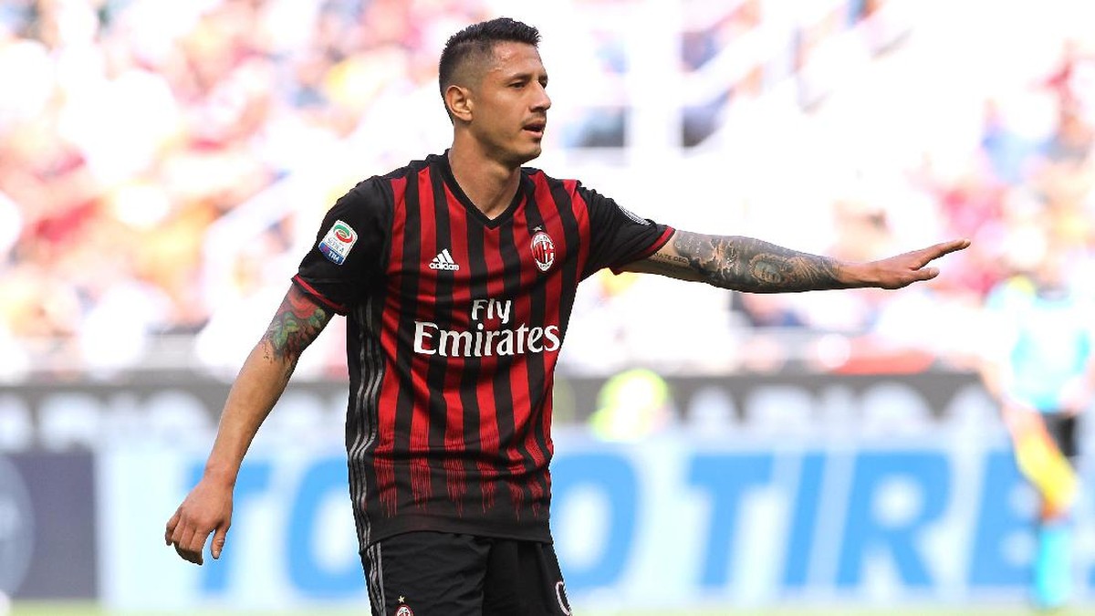 Lapadula dipinjamkan Milan ke Genoa. Foto: Getty Images / Marco Luzzani