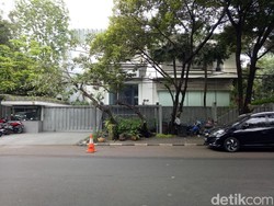 Suasana Kediaman Setya Novanto Sehari Setelah Jadi Tersangka