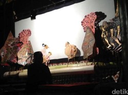 Gaya Anak Muda Bawakan Musik Keroncong