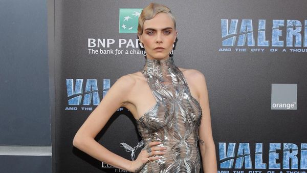 Foto: Aksi Cara Delevingne, Model Termahal dengan Gaji Rp 385 Juta per Hari