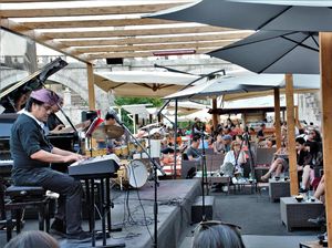 Dwiki Dharmawan Sebarkan Musik Perdamaian Hingga ke Roma