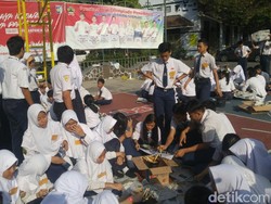 Bukan Zaman Perploncoan! Siswa Baru di Semarang Diajari Membatik