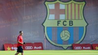 Ernesto Valverde, pelatih baru Barcelona, mempersiapkan timnya menghadapi musim baru. Ini menjadi musim perdananya melatih Blaugrana. (Foto: Albert Gea/Reuters)