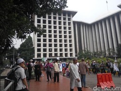 Massa Tolak Perppu Ormas Datangi Istiqlal Lalu ke Patung Kuda