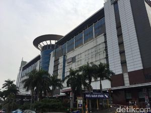Konsumennya Terbatas, Mal MGK Memang Sepi dari Dulu