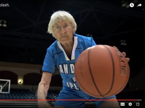 Malas Gerak? Jangan Mau Kalah, Tim Basket Ini Anggotanya Nenek-Nenek 80 Tahun