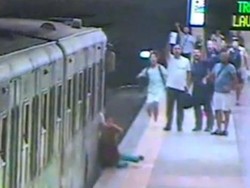 Mengerikan! Wanita Ini Terseret Kereta di Sepanjang Peron Italia
