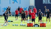 Setelah latihan ini, Barcelona bakal memulai tur pramusim ke Amerika Serikat. Ada Juventus yang akan dihadapi di laga friendly pada 22 Juli. (Foto: Albert Gea/Reuters)