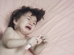 Benarkah Kejang Demam Bisa Picu Kerusakan Otak pada Anak?