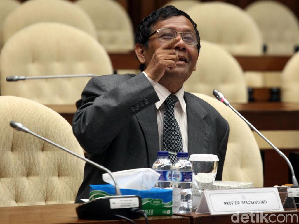 Mahfud Md soal Pembebasan Baasyir: Kalau Mau Dipaksakan Harus Ubah UU Mahfud Md soal Pembebasan Baasyir: Kalau Mau Dipaksakan Harus Ubah UU
