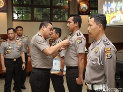 Kapolri Beri Pin Emas ke Tim Penangkap Jaringan Sabu 1 Ton