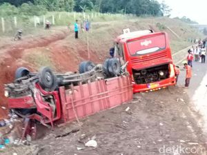 Korban Tewas Bus yang Diseruduk Mobil di Tol Cipali Bertambah