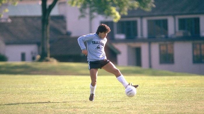 Diego Maradona, Mei 1980 May 1980: Diego Maradona of Agentina in action during a training session. \ Mandatory Credit: Allsport UK /Allsport