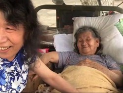 Demi Ibunya, Pria China Berpakaian Perempuan Selama 20 Tahun