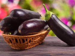 Makan Terong Bikin Loyo? Ini 5 Khasiat Sehat Terong untuk Jantung hingga Pencernaan