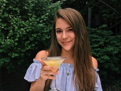 6 Makanan yang Perlu Dihindari Saat Kencan Pertama