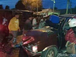 Kecelakaan Libatkan 4 Kendaraan di Mojokerto, 2 Orang Luka Parah