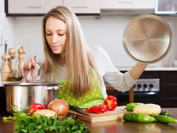 10 Kebiasaan Buruk di Dapur Ini Sebaiknya Tak Dilakukan Lagi (2)