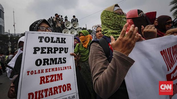Aksi demonstrasi menentang pembubaran HTI dengan menggunakan Perppu Ormas, beberapa waktu lalu.