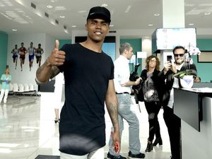 Douglas Costa Tak Perlu Buktikan Apapun kepada Bayern