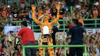 Ada juga yang memakai kostum harimau.