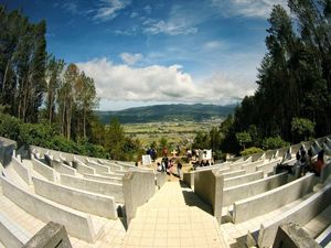 Bukan di Luar Negeri, Ini Salib Kasih di Tarutung