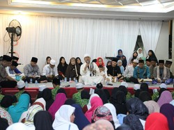 Warga dan Selebriti Ramaikan Acara 40 Harian Julia Perez