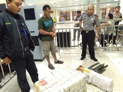 Polisi Sita Belasan Golok dari Penumpang Kapal di Tanjung Priok