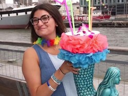 Punya Berat Lebih dari 3 Kg, Mermaid Margarita Ini Enak Diminum Ramai-Ramai!