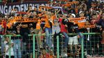 Meski Persija Dibantai, Jak Mania Setia Menemani