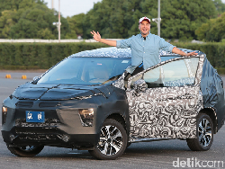 3 Hal Ini Bikin Rifat Sungkar Jatuh Cinta dengan Small MPV Mitsubishi