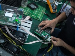 Tambang Bitcoin Diam-diam di Kantor, Karyawan Ditangkap Polisi