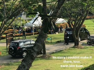 Belum Turun dari Mobil, Awkarin Tak Sanggup Lihat Langsung Oka Dikebumikan?