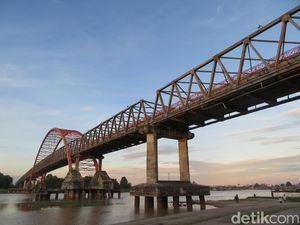 Jembatan Kahayan Melintas di Atas Sungai Terbesar Palangka Raya