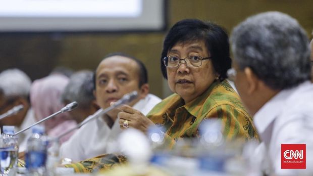 Menteri Lingkungan Hidup dan Kehutanan Siti Nurbaya, di Komisi VII DPR, Jakarta, 2017. Ia meminta bantuan KPK dalam mengeksekusi lahan sawit DL Sitorus.