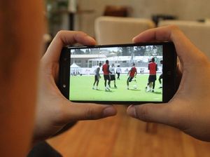 Begini Cara Streaming Bola Gratis di Ponsel Polytron
