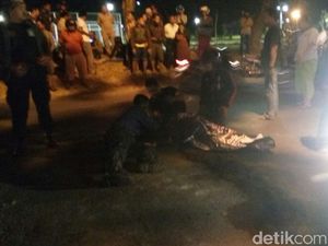 Kejar Penjambret, Saudara Kembar ini Tertabrak Mobil Kejar Penjambret, Saudara Kembar ini Tertabrak Mobil